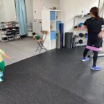 お子さま連れでトレーニングする様子(Groundworks 大井町駅前店)